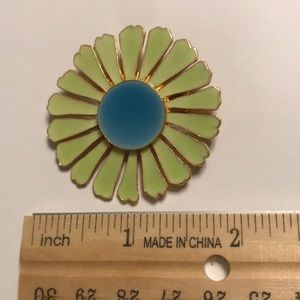 Vintage daisy pin - blue and green enamel